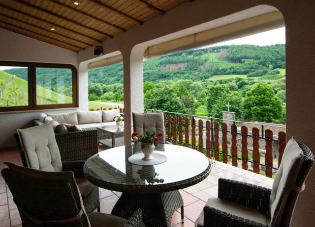 Wein Und Gastehaus Marlene Pohl Hotel Kinheim Esterno foto