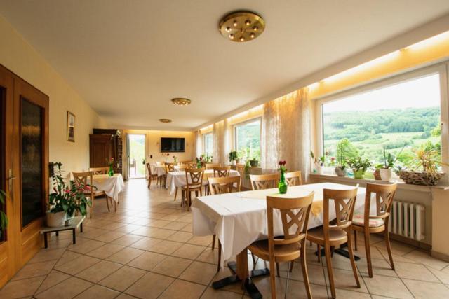 Wein Und Gastehaus Marlene Pohl Hotel Kinheim Esterno foto