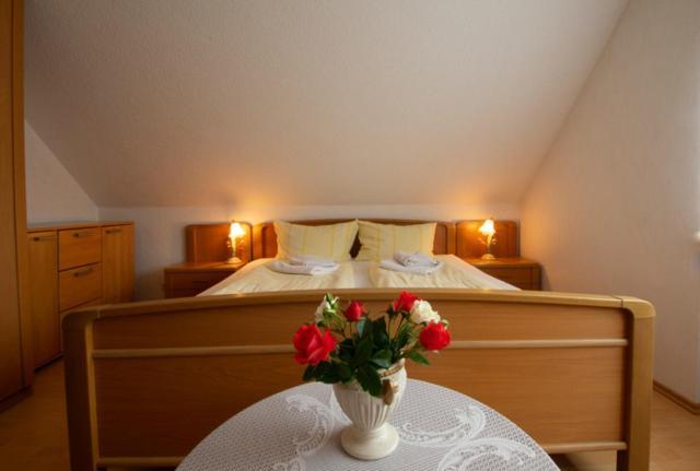 Wein Und Gastehaus Marlene Pohl Hotel Kinheim Esterno foto