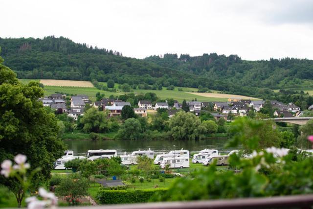 Wein Und Gastehaus Marlene Pohl Hotel Kinheim Esterno foto