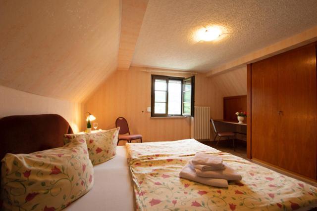 Wein Und Gastehaus Marlene Pohl Hotel Kinheim Esterno foto